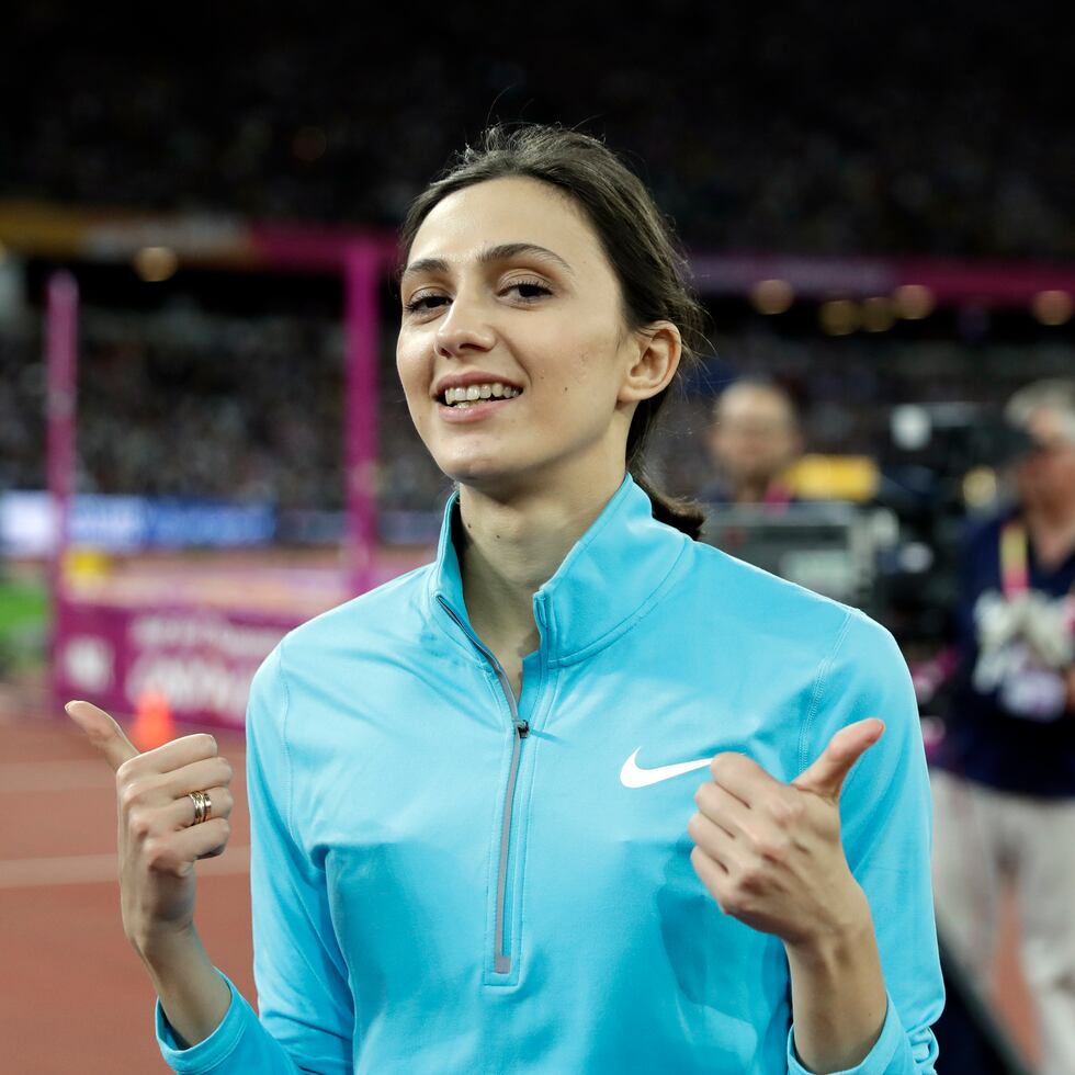 La atleta rusa Maria Lasitskene celebra sin su bandera la medalla de oro en el salto de altura en el pasado Campeonato de World Athletics en Londres en 2017.