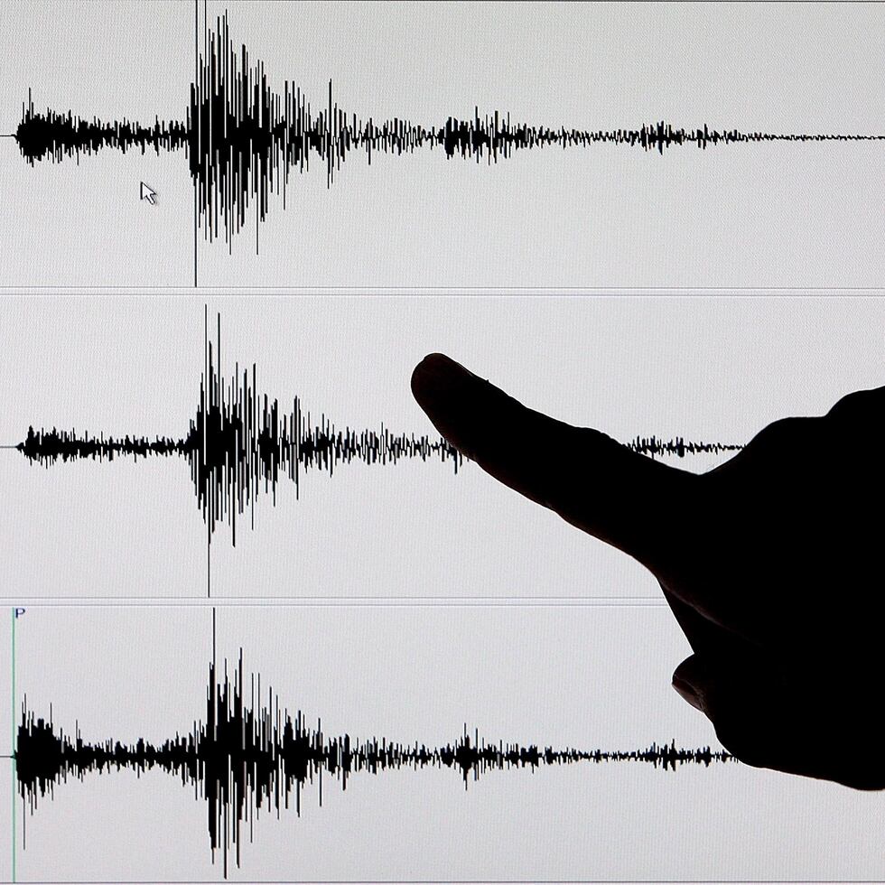 El movimiento telúrico se reportó a las 9:25 de la noche.