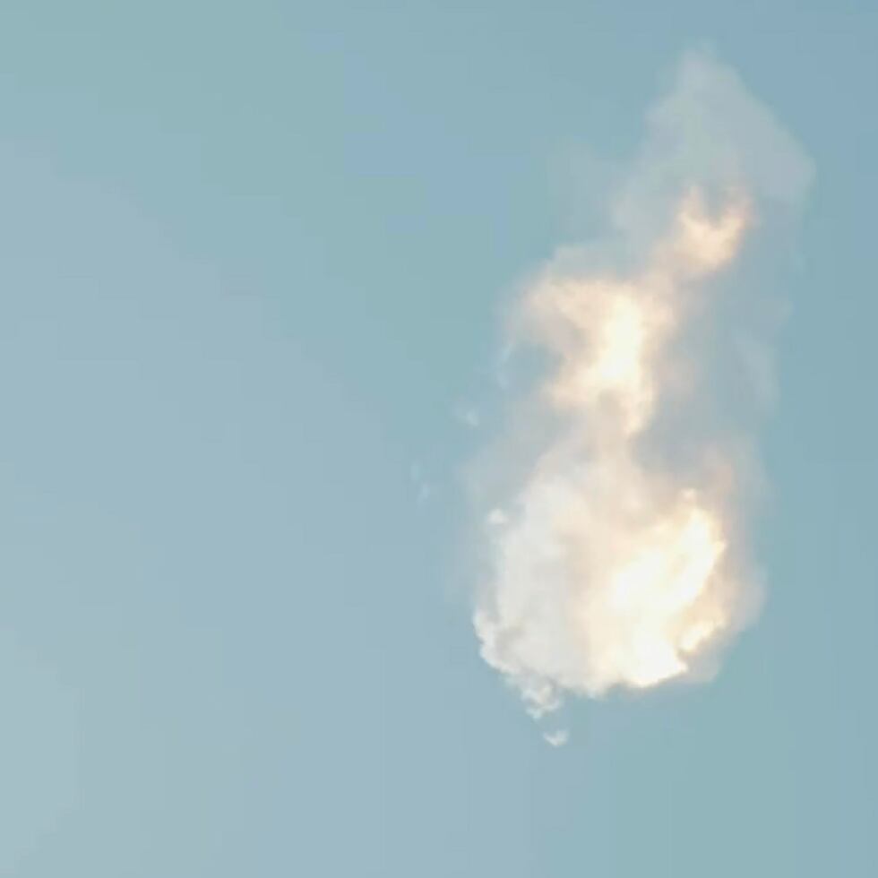 Boca Chica (United States), 20/04/2023.- A frame grab from a handout livestream video released by SpaceX showing the rocket exploding after the launch of inaugural test flight of Starship on the second attempt at the SpaceX launch facility in Boca Chica, Texas, USA, 20 April 2023. The initial launch attempt was scrubbed on 17 April, due to a stuck valve. (Estados Unidos) EFE/EPA/SPACEX HANDOUT HANDOUT EDITORIAL USE ONLY/NO SALES
