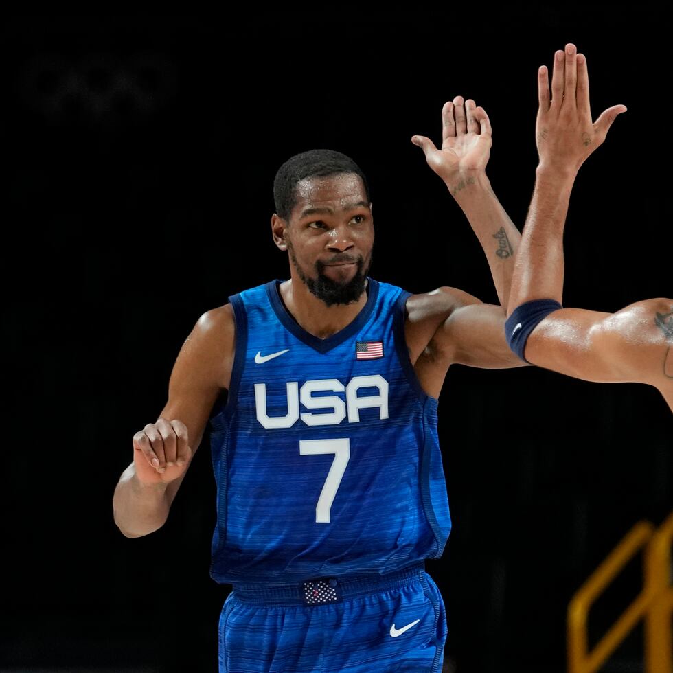 Kevin Durant (izquierda) ha sido la bujía ofensiva de Estados Unidos.