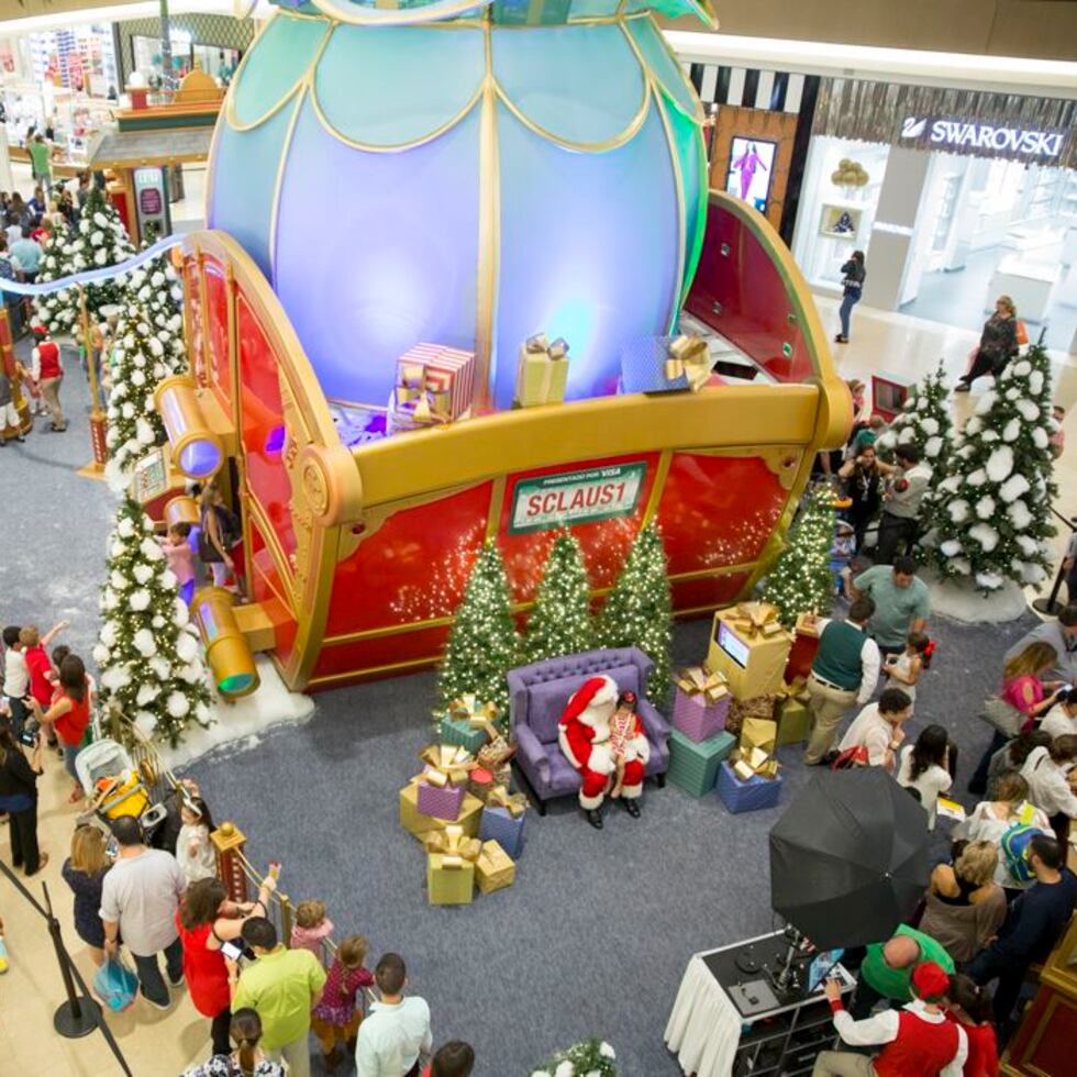 El atrio central de The Mall of San Juan albergó este mes la Academia de Santa, una estación donde los niños podían hablar y retratarse con Santa Claus, además de conocer tres de los duendes de su fábrica de juguetes. (Suministrada)