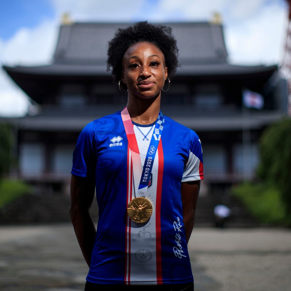 Jasmine Camacho- Quinn en los predios del Templo Zojoji en Tokio, Japón.