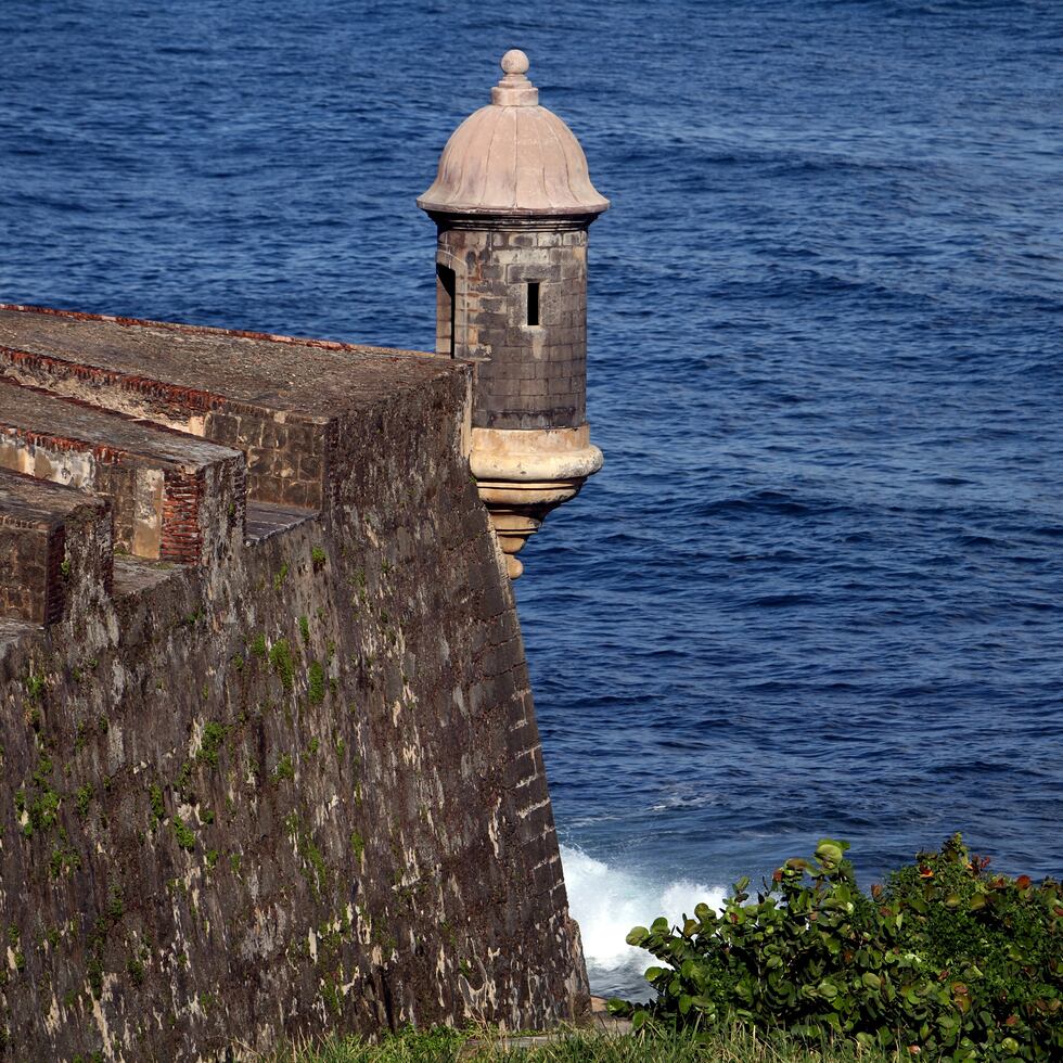 Una garita en el Castillo San Felipe del Morro en el Viejo San Juan.