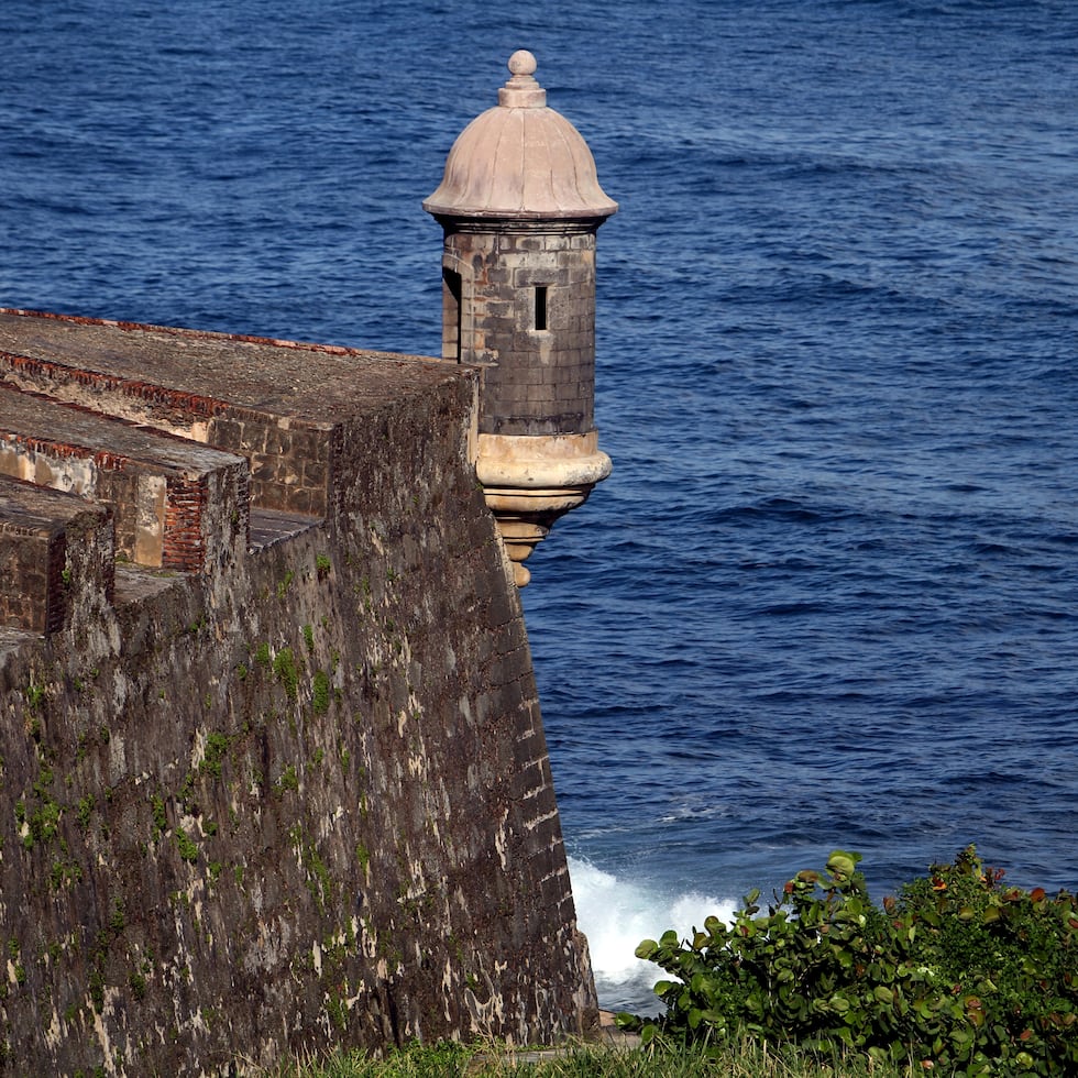 Una garita en el Castillo San Felipe del Morro en el Viejo San Juan.