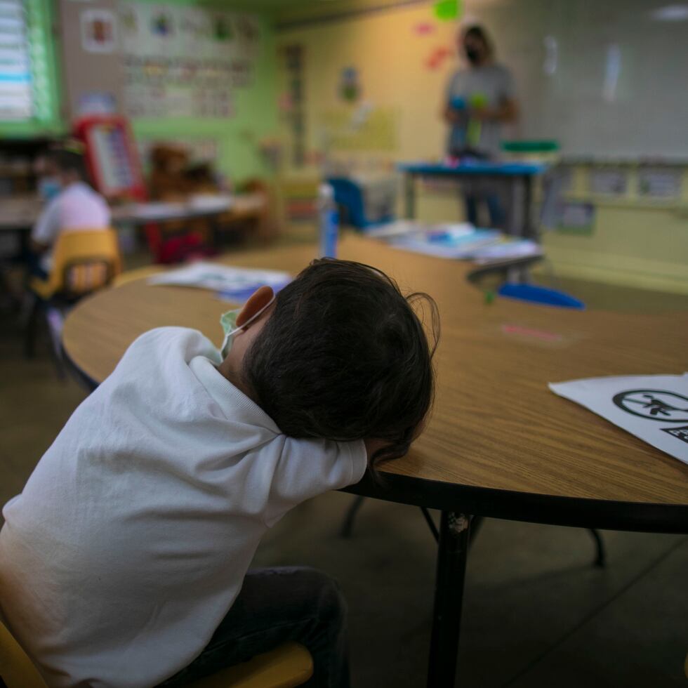 10 de marzo de 2021
San Juan, Puerto Rico
Visita a la escuela elemental e intermedia en la urbanización Villa Capri para hablar con padres, madres, director y estudiantes sobre el proceso de reapertura de los planteles escolares luego de un año de cierre escolar a causa de la pandemia provocada por el COVID 19.
Teresa Canino Rivera/STAFF
teresa.canino@gfrmedia.com