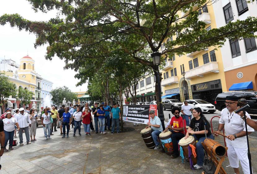 Durante la manifestación enviaron mensajes de protesta a través de cánticos al ritmo de la música bomba, que históricamente se usado como método de comunicación y denuncia en Puerto Rico por sectores oprimidos.