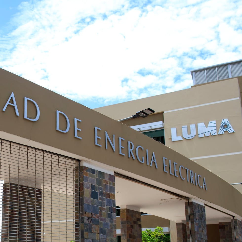 El aumento de 2.49 centavos en la factura de luz fue solicitado por LUMA Energy, 
a nombre de la Autoridad de Energía Eléctrica, según 
las disposiciones 
del contrato entre ambas entidades.