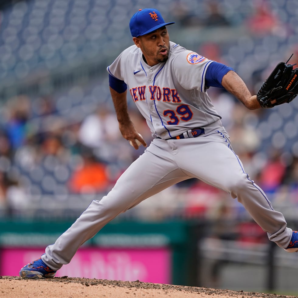 Edwin Díaz, de los Mets, ponchó a dos bateadores en la novena entrada frente a los Nationals de Washington el jueves.