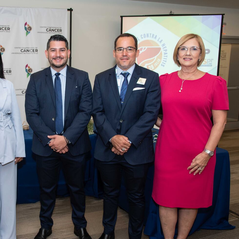 De izquierda a derecha: los doctores Humberto Guiot, Bárbara Rosado, Carlos Lemos, José Rivera y la directora ejecutiva de la organización VOCES Lilliam Rodríguez.
