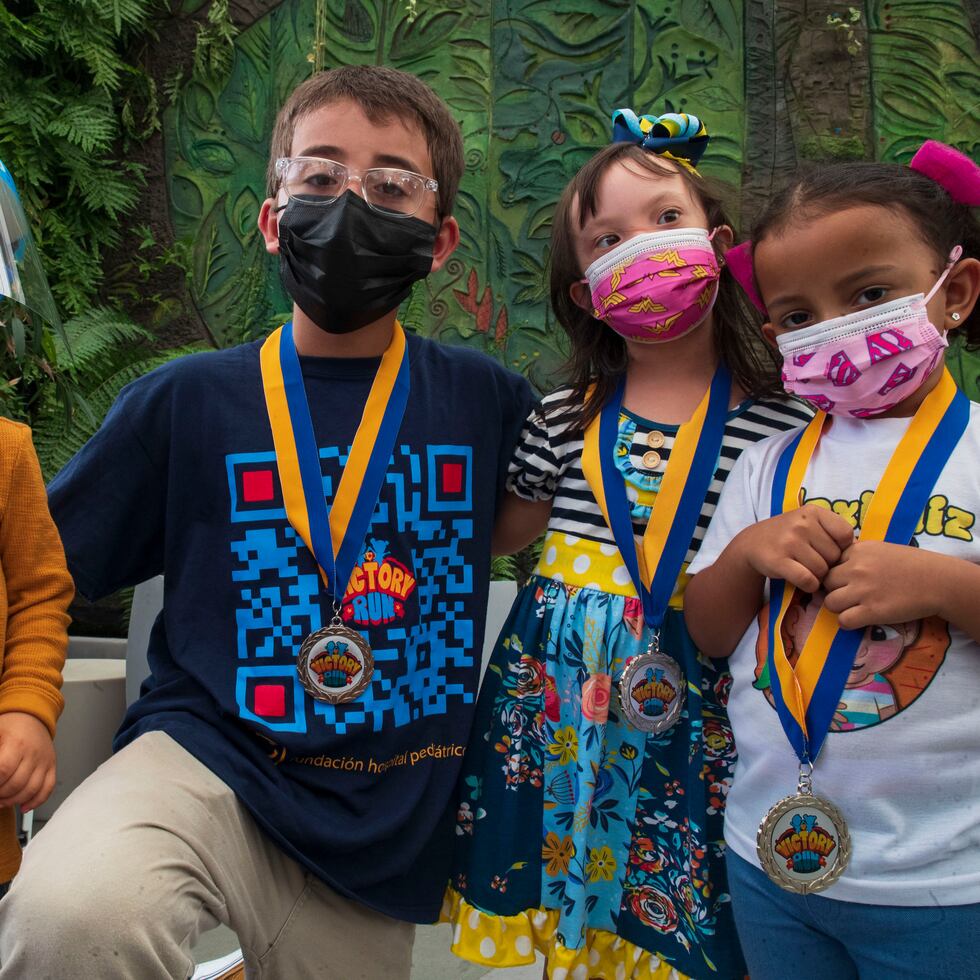 En la foto, Elián Mercado, Gustavo León, Isamar Albino y Alexieliz Almodóvar, los cuatro pacientes que inspiraron el videojuego móvil "Victory Run" de la Fundación Hospital Pediátrico.