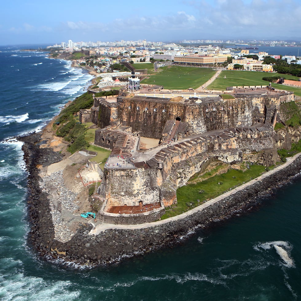 Vista aérea hacia el Castillo San Felipe del Morro, en el Viejo San Juan.