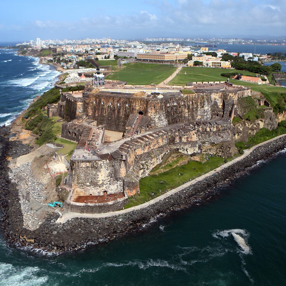 Imagen aérea de el Castillo de San Felipe del Morro, estructura colonial a la entrada por mar a la isleta de San Juan.