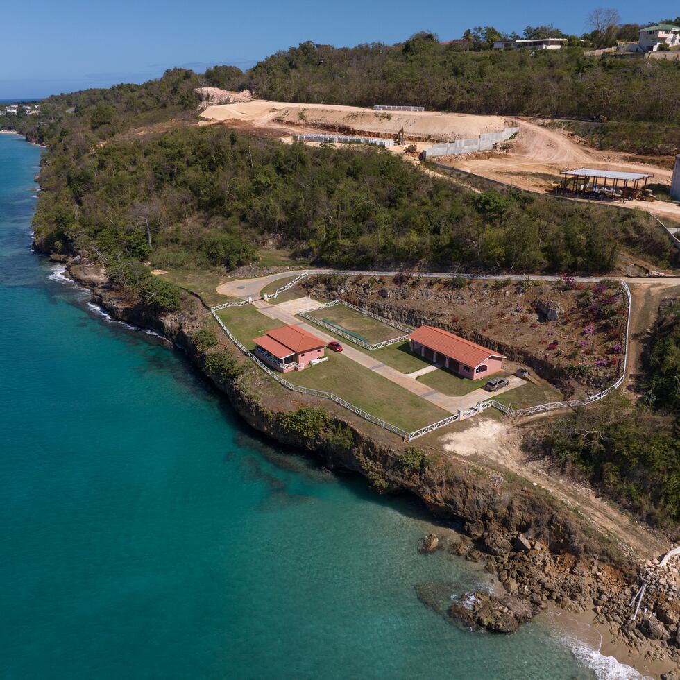 El predio de la construcción del condohotel comprende alrededor de 9.5 cuerdas de terreno, cercano al área sobre la cueva Las Golondrinas.