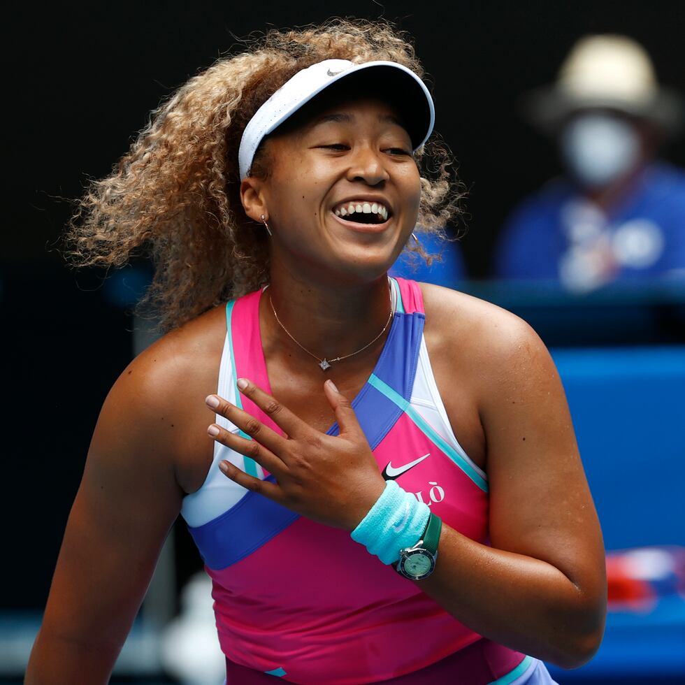 La tenista japonesa Naomi Osaka reacciona en su partido de primera ronda contra la colombiana Camila Osorio en el Abierto de Australia.