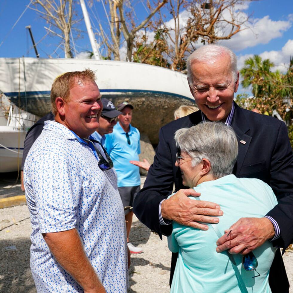 El presidente Biden asegura en su visita que no abandonará a Florida en la emergencia por el paso del huracán Ian