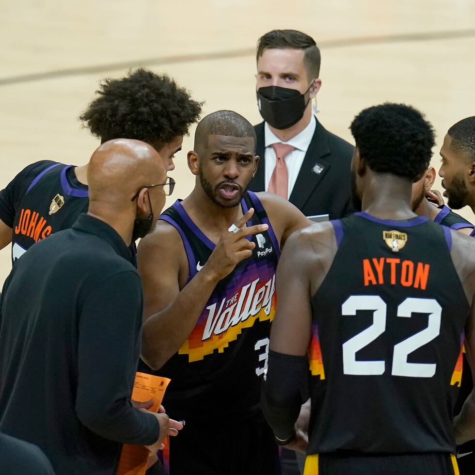 Chris Paul fue el líder de un joven elenco que llevó a los Suns de Phoenix de vuelta a la postemporada tras una sequía de 11 años.