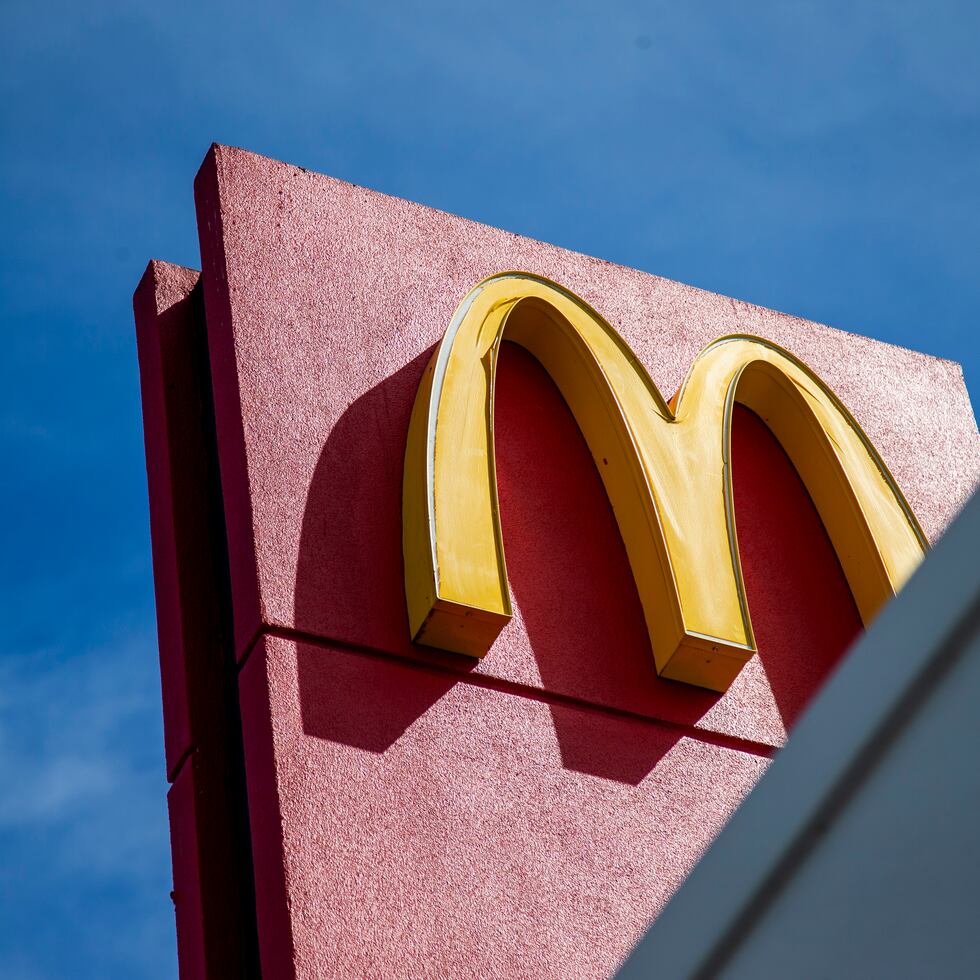 McDonald’s emplea en todo el mundo a unas 150,000 personas en sus oficinas y en los restaurantes que opera directamente, sin contar franquicias.