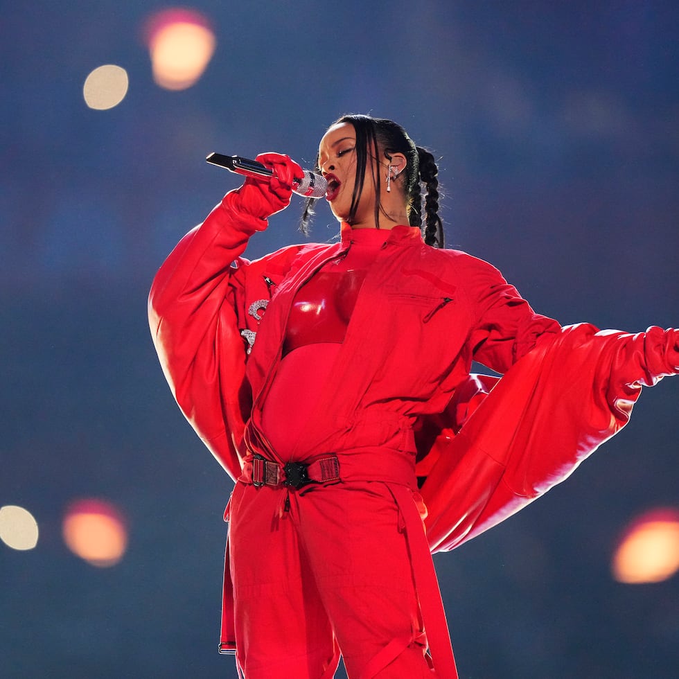 Rihanna cuenta lo que no sabías sobre el momento épico del Super Bowl en el que revela su embarazo