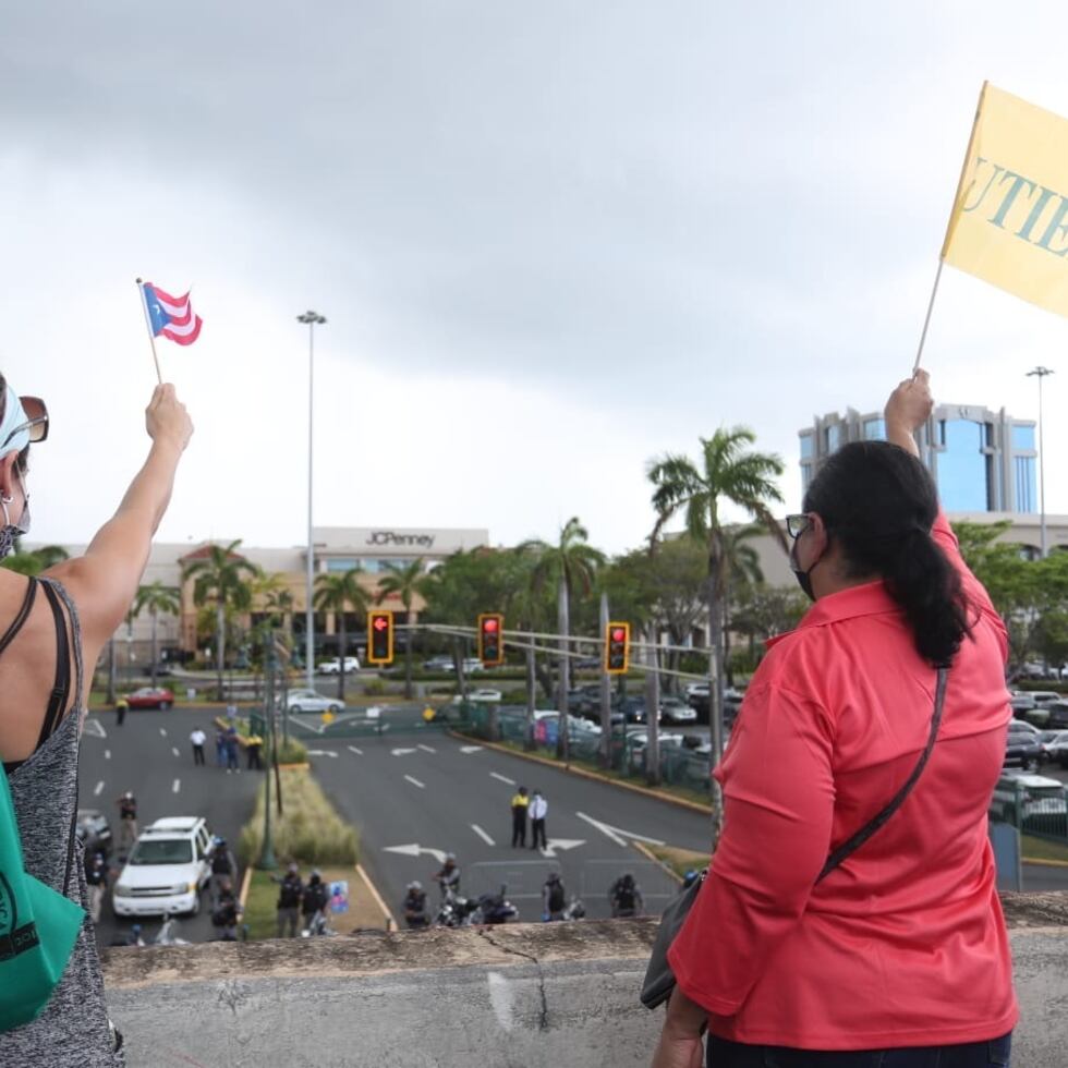 La Utier, junto a otros sindicatos y activistas, realizaron varias caravanas en distintos puntos de la isla.