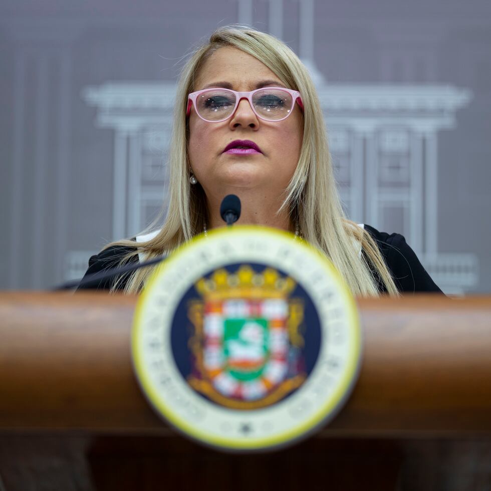 San Juan, Puerto Rico, Julio 7 , 2020 - PR HOY - Fortaleza - Teatrito - FOTOS para ilustrar una historia sobre Wanda Vázquez (gobernadora de Puerto Rico) en conferencia de prensa luego de una información que la señalaba de obstruir la justicia. La destituida secretaria de Justicia Dennise Longo Quiñones recomendó un FEI para que  investigue a la gobernadora por irregularidades en el suministro de ayudas tras los terremotos y réplicas que azotaron a la zona sur de Puerto Rico a partir del 6 de enero de este año. La foto se realizó en el día 112 (LUNES) del toque de queda total como medida de minimizar la propagación del Coronavirus (COVID-19). EN LA FOTO Vázquez durante la conferencia.  
FOTO POR:  tonito.zayas@gfrmedia.com
Ramon "Tonito" Zayas / GFR Media