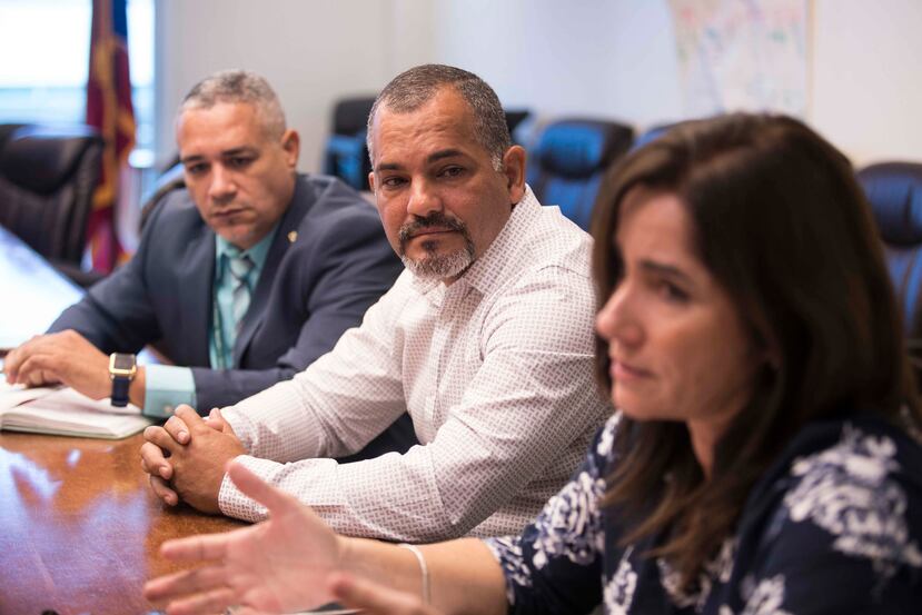 El director regional de Mayagüez, Ismael Aponte (centro), destacó cómo las regiones LEA permitirán que se atiendan las necesidades particulares de la escuelas.