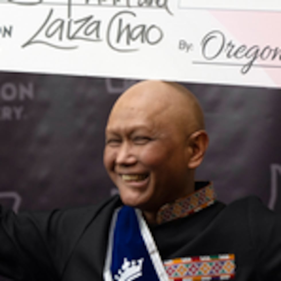 Ganador de $1,300 millones del Powerball en Oregon es un inmigrante que padece de cáncer