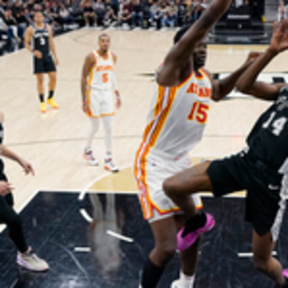 Spurs remontan ante una desventaja de 24 puntos para derrotar a los Hawks por 126-118