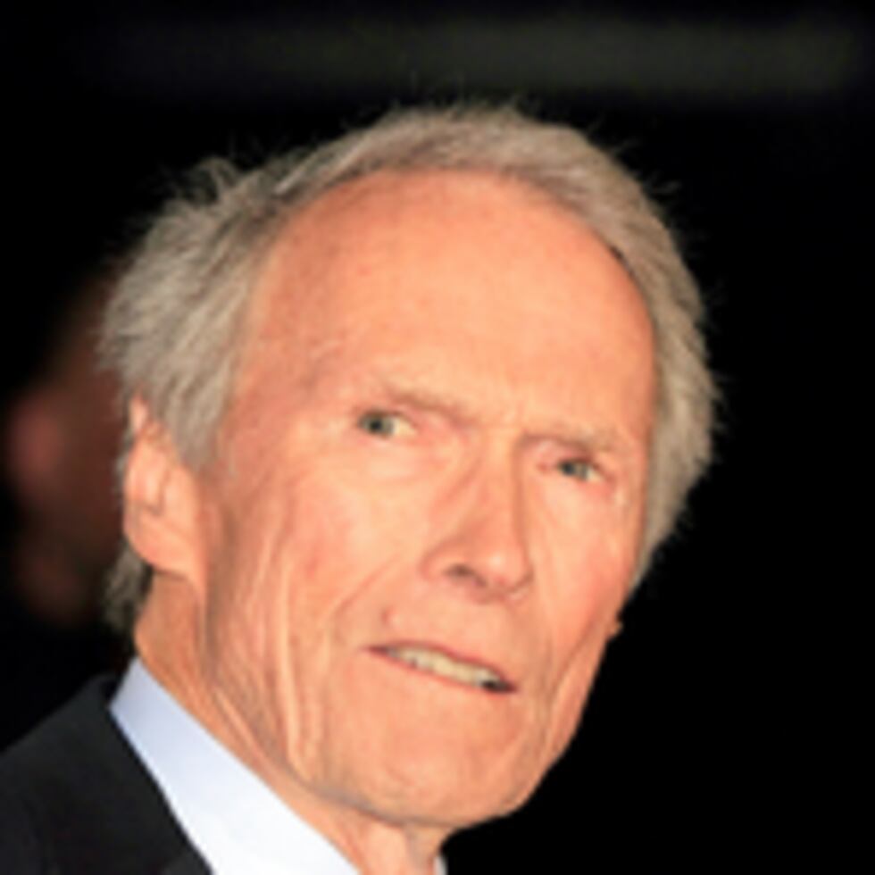 Clint Eastwood llama la atención por su físico en rara aparición pública