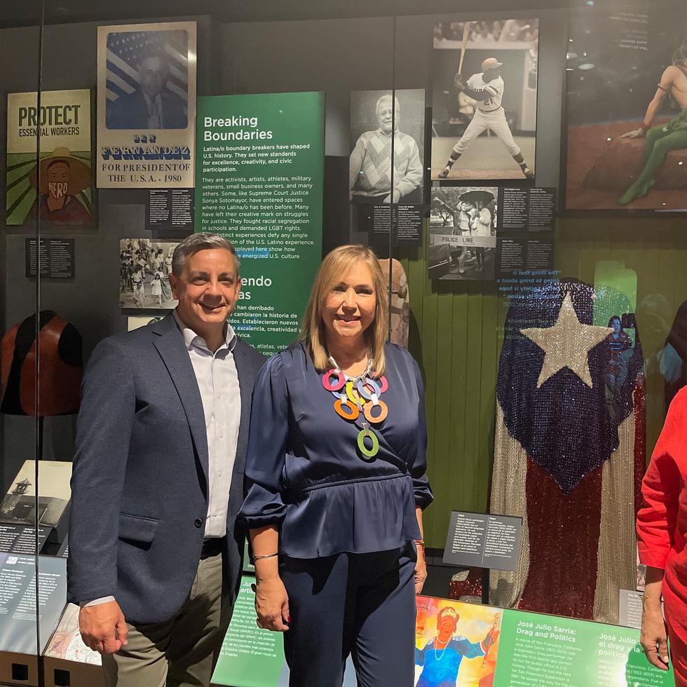 Jorge Zamanillo, left, received Walter Mercado's nieces, Dannette and Ivonne Benet Mercado, at the Presente exhibit, which has incorporated the astrologer's cape with the Puerto Rican flag.