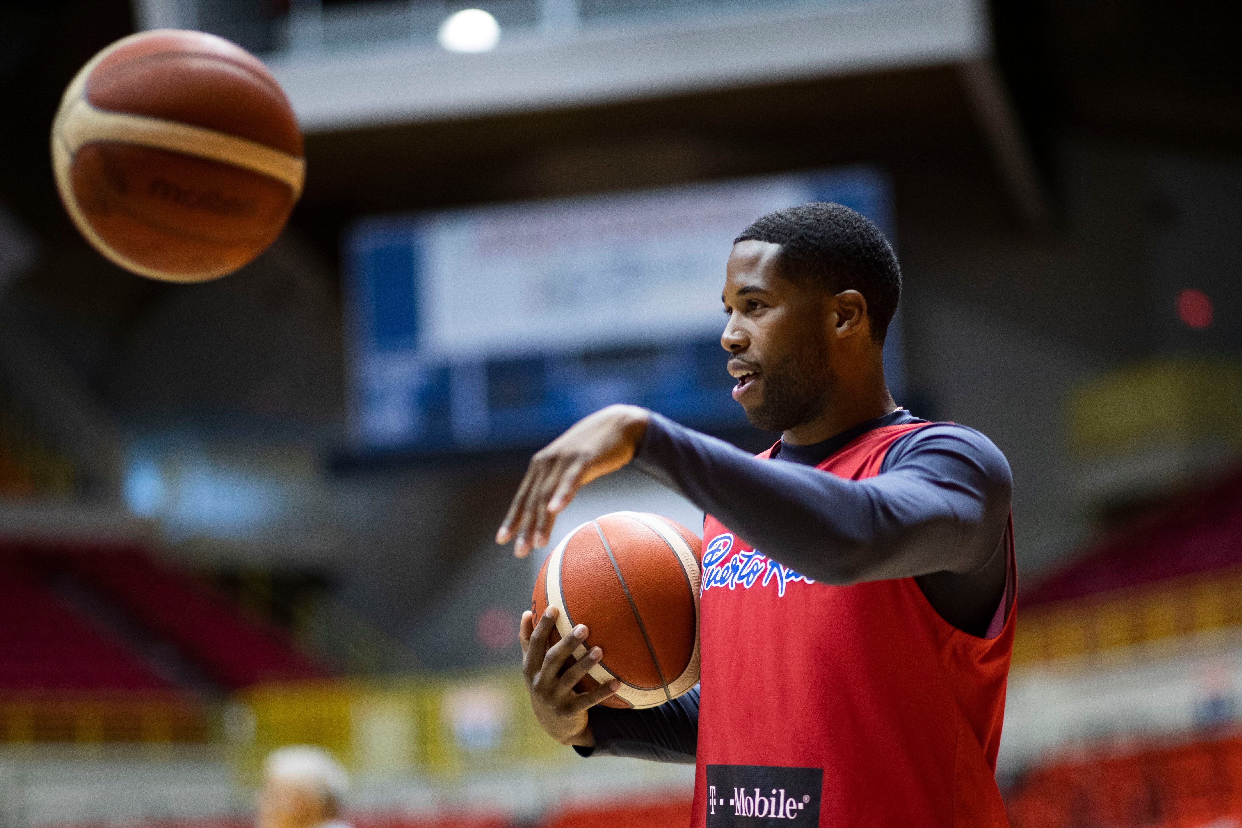 Navidad en Quebradillas: los Piratas regalan los abonos para la temporada  2023 del BSN - El Nuevo Día