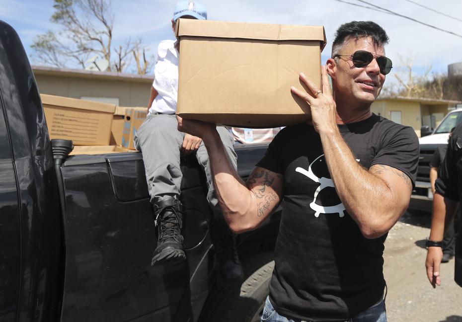 En octubre de 2017, tras el paso del huracán María por Puerto Rico, Ricky Martin acudió a Loíza para repartir de primera mano agua y comida a los más necesitados.