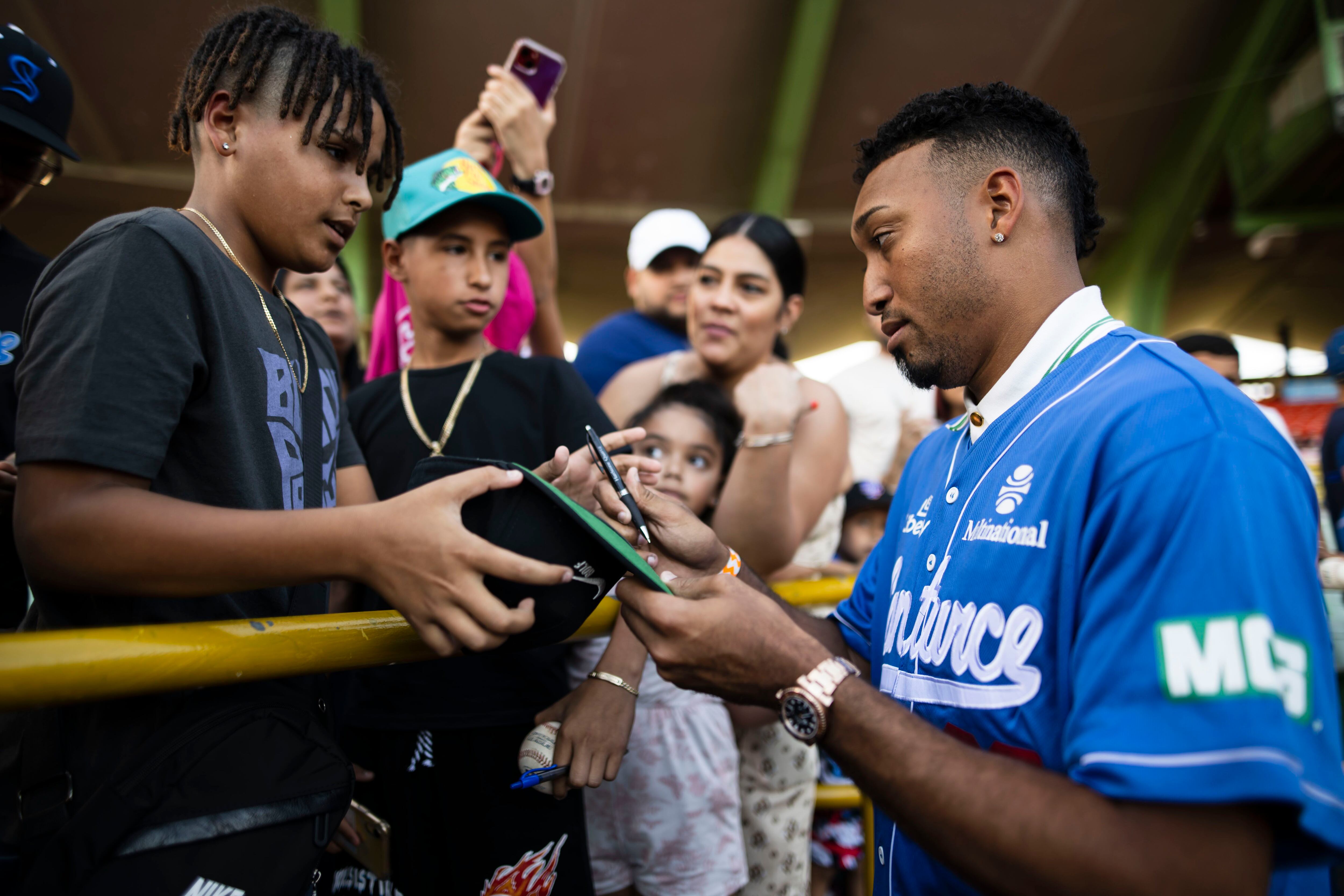 Robinson Canó y Edwin Díaz se pusieron la camisa de los Mets