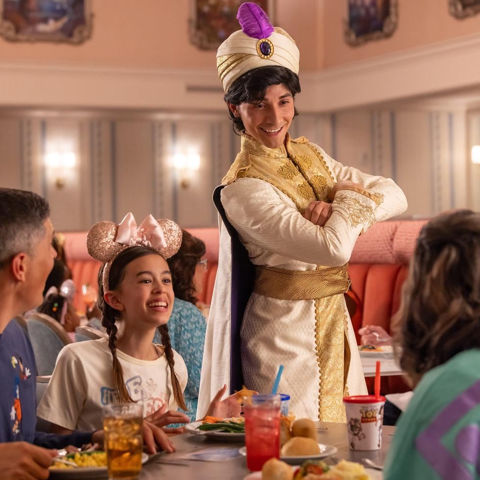 El Restaurante 1900 Park Fare, en Disney’s Grand Floridian Resort & Spa,  revela una apariencia renovada, platos deliciosos y personajes queridos, como Aladino.