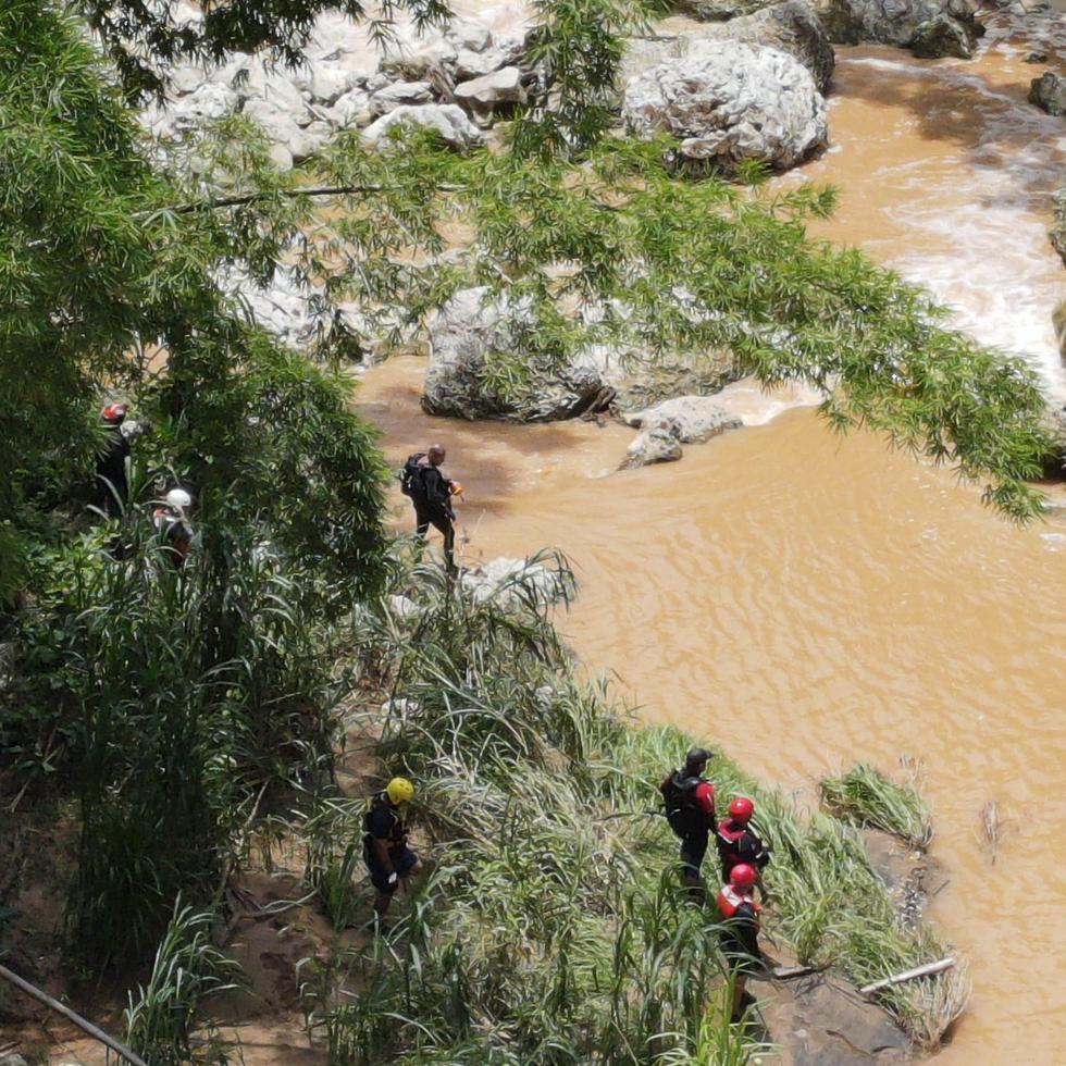 La turbidez del agua ha dificultado los esfuerzos de búsqueda de la joven Bianca Soe Sánchez Maisonet, de 23 años, en el río La Planta en Arecibo.