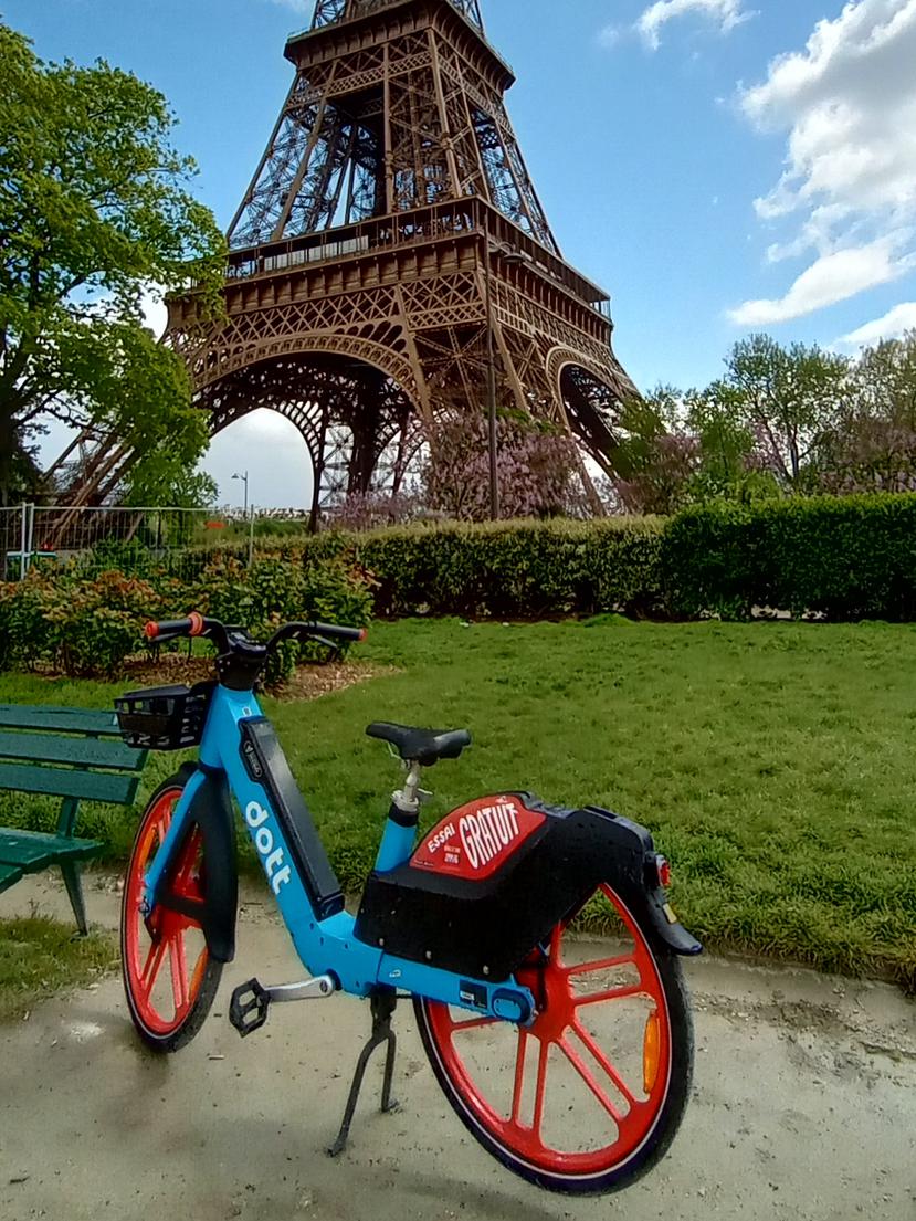La bicileta se ha convertido en la mejor forma de transporte en el centro de París para los turista.