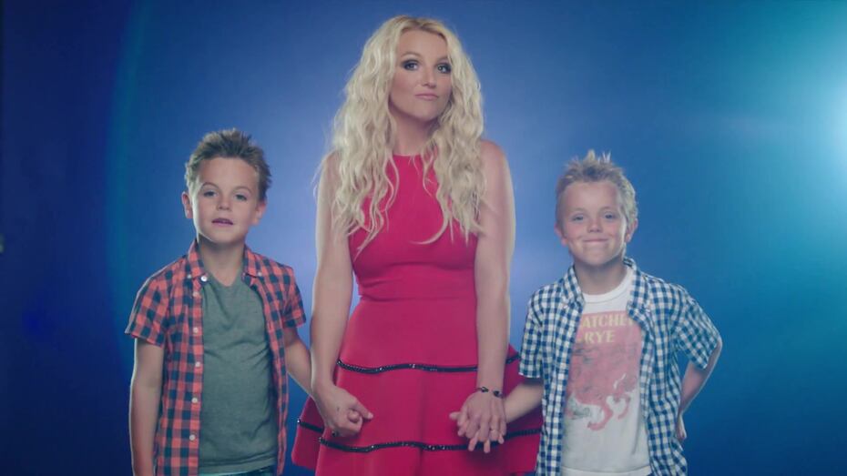 En 2013, grabó "Oh La la" sencillo de la película Smurfs 2. El video lo grabó junto a sus hijos.