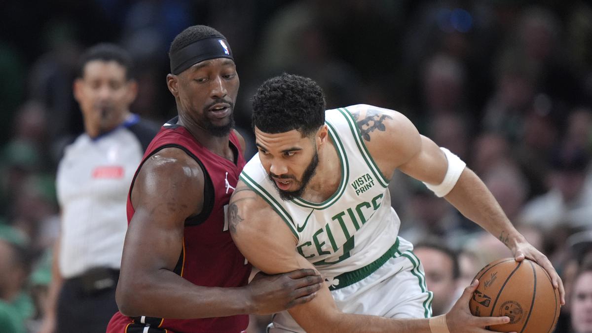 Jayson Tatum registra un triple-doble y los Celtics se llevan el primer partido contra el Heat - El Nuevo Día