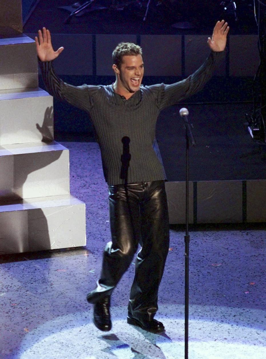 Uno de los momentos más importantes en el inicio de la carrera internacional de Ricky Martin se dio al interpretar la canción "La copa de la vida" en los premios Grammy el 24 de febrero de 1999.