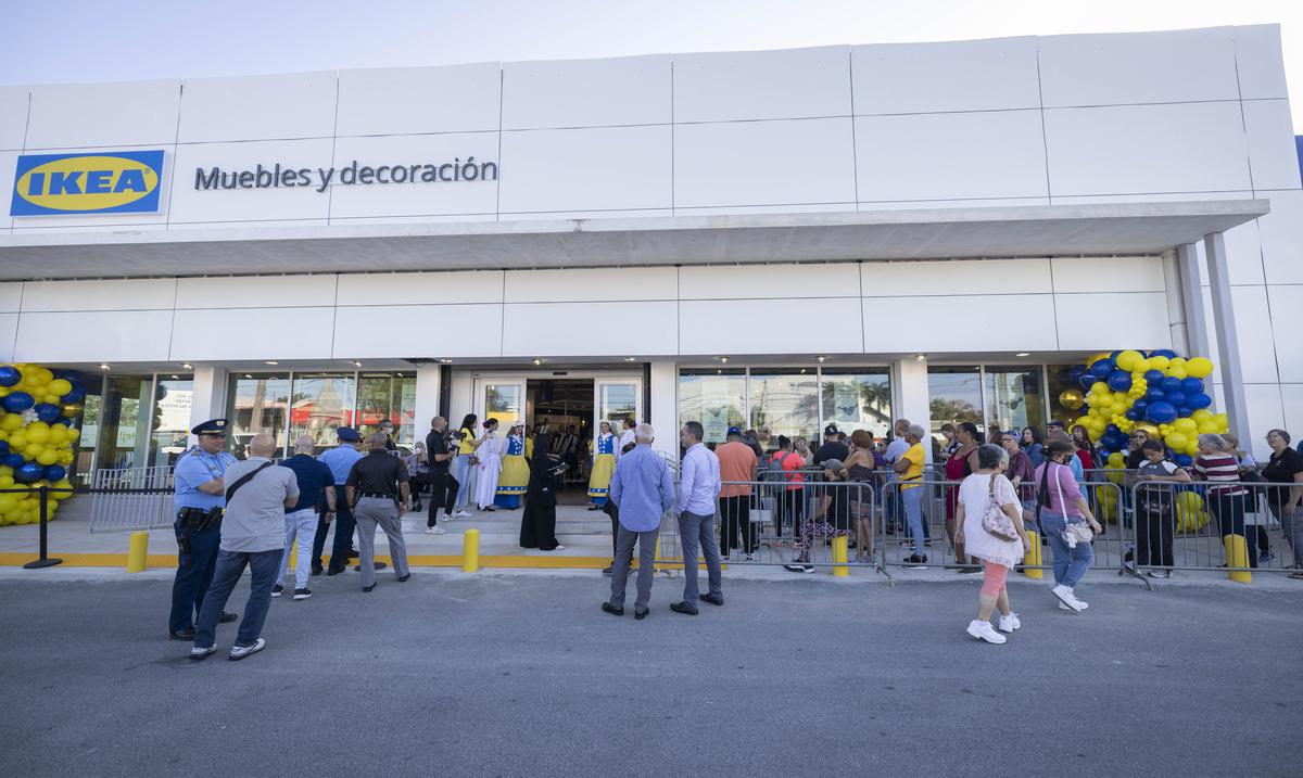 Dozens of consumers line up to visit new IKEA store in Carolina