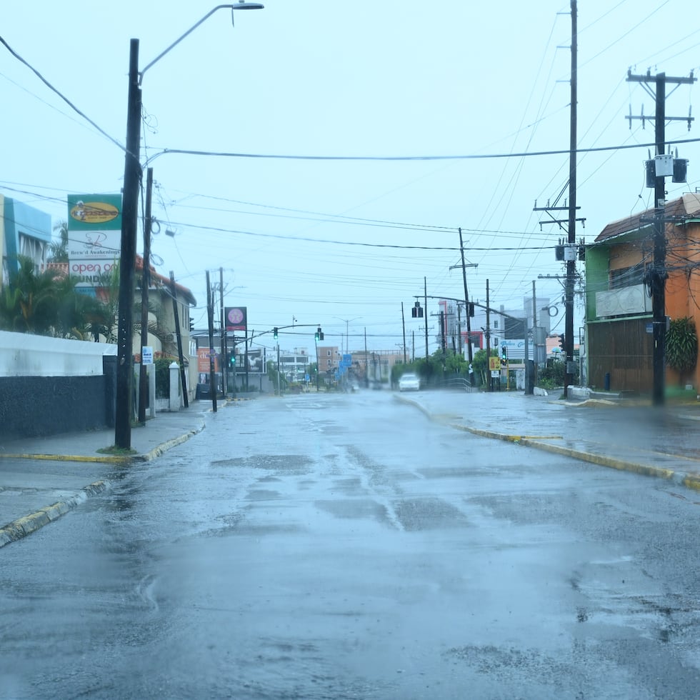 Vista de una calle vacía en Kingston, Jamaica.