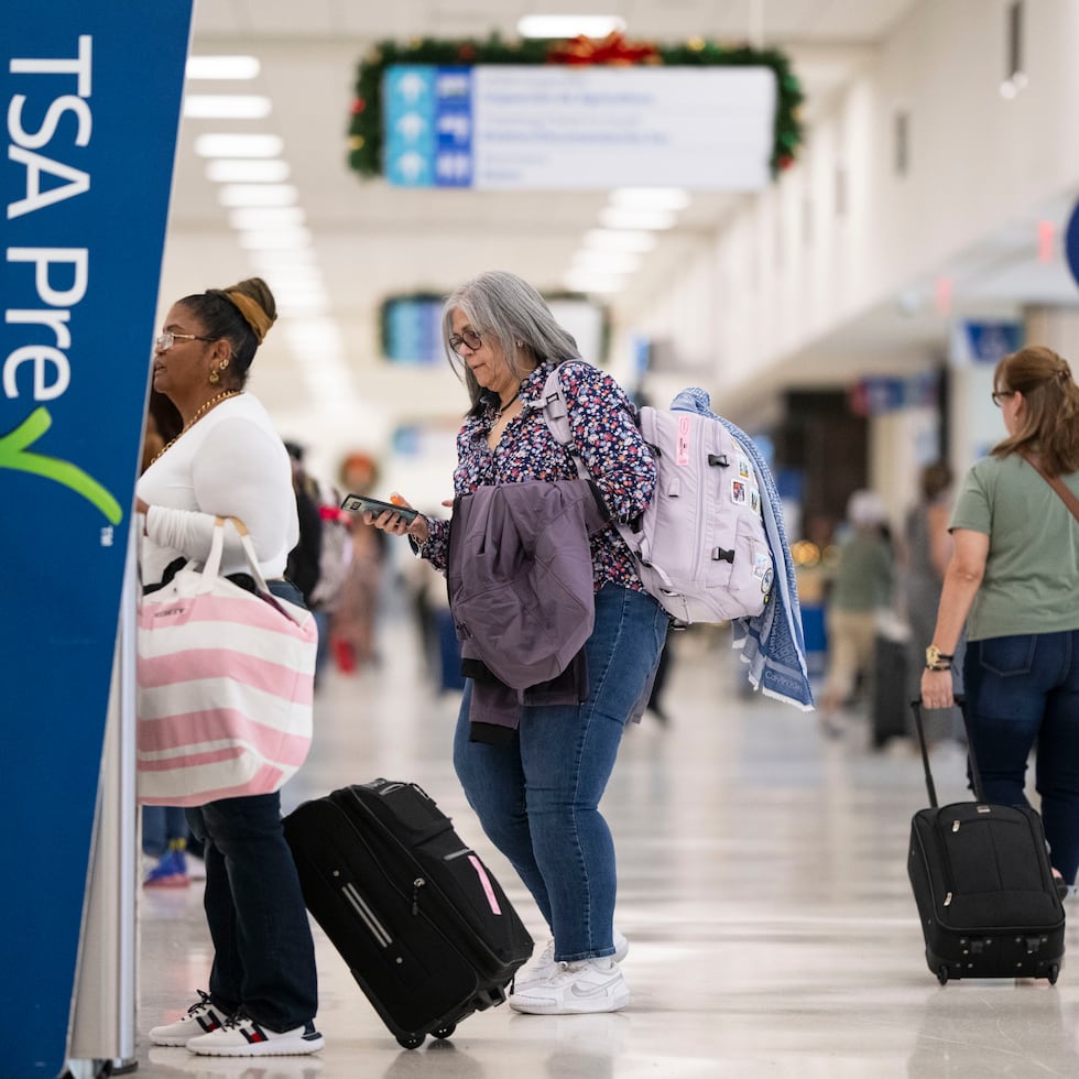 The TSA assured that the standard waiting time in the regular line at security checkpoints is 30 minutes.