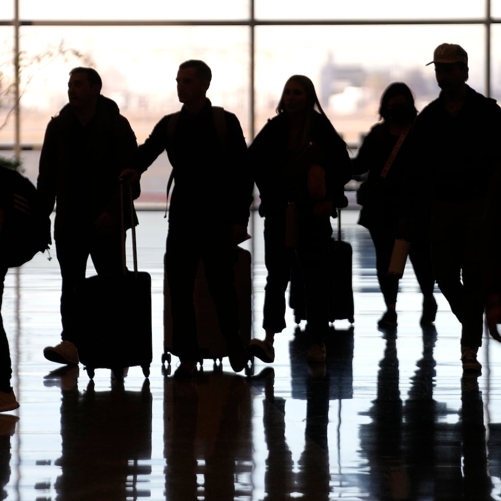 Los asistentes de vuelo de las grandes aerolíneas de Estados Unidos están haciendo concentraciones en aeropuertos de todo el país en reclamo de aumentos salariales.