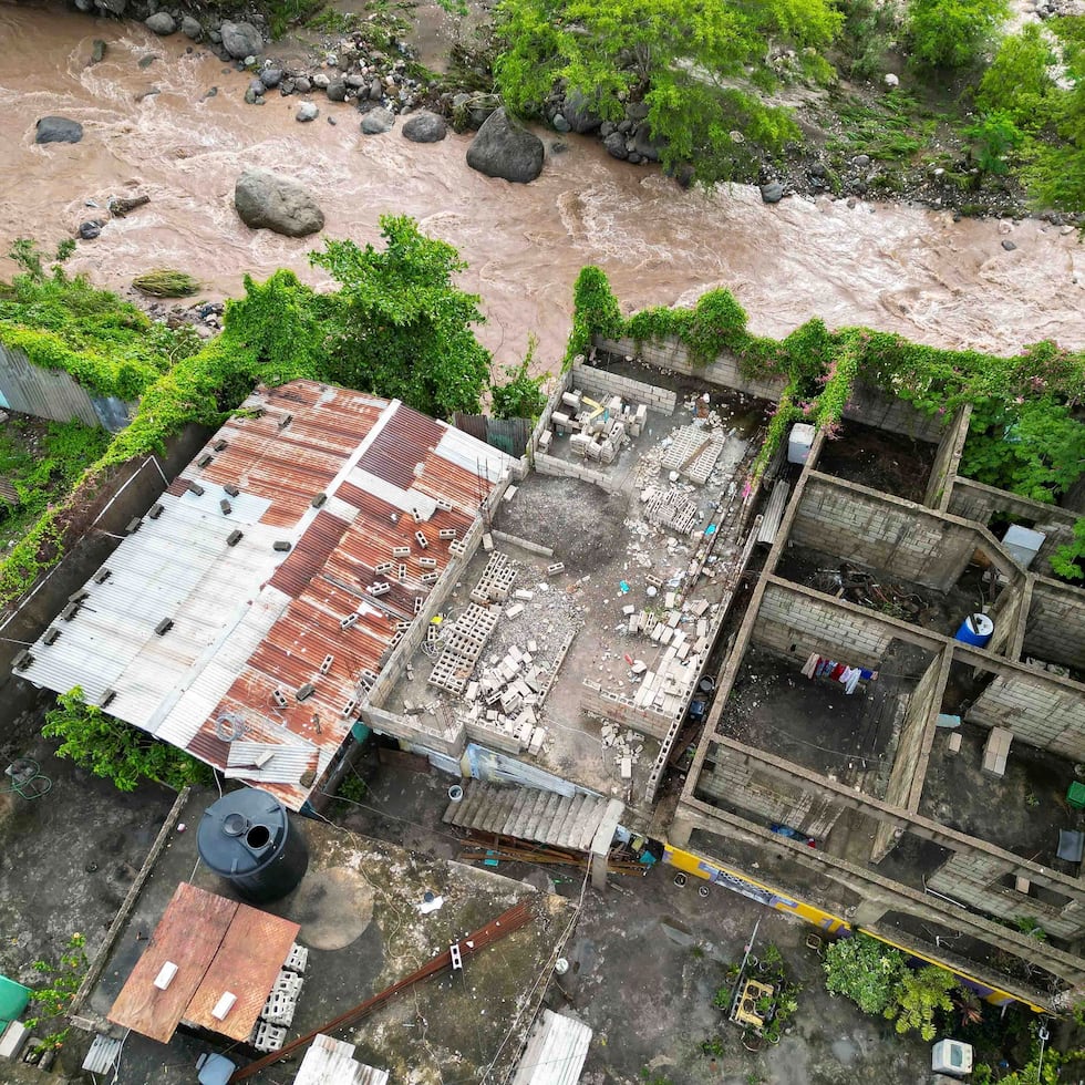 El huracán causó “importantes trastornos y daños” en algunos distritos sureños.