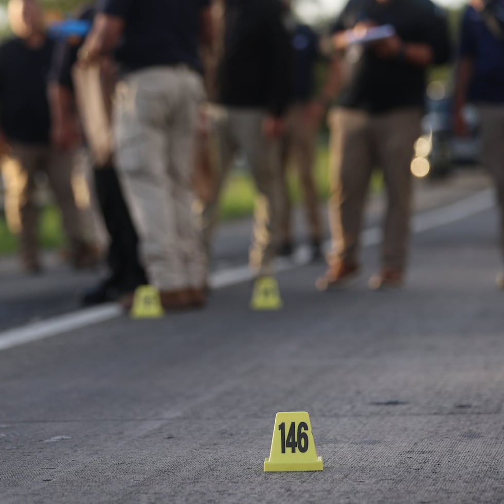 Personal del Cuerpo de Investigaciones Criminales de Arecibo se encuentra en la escena para hacerse cargo de la Investigación.
