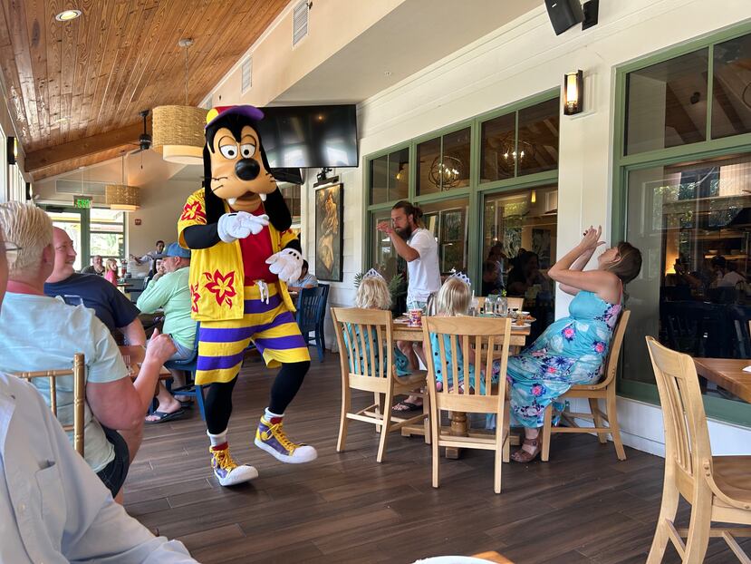 finales de abril el Disney Vero Beach Resort & Spa debutó un nuevo “Desayuno con Personajes” (“Character Breakfast”) que suplanta a uno anterior que se suspendió por la pandemia en 2020.