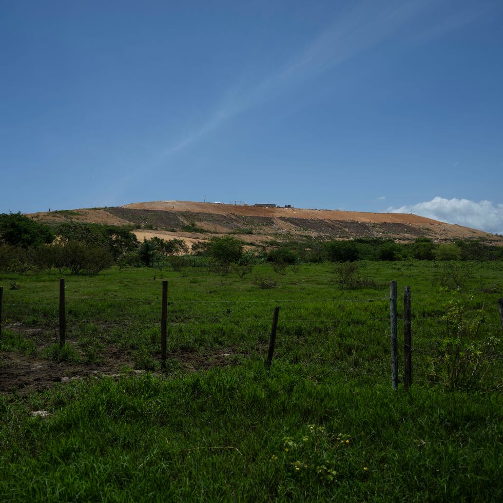 El vertedero de Arecibo opera desde 1973 y las denuncias en torno a su funcionamiento inadecuado y el impacto ambiental y en la salud de las comunidades alcanzan décadas.