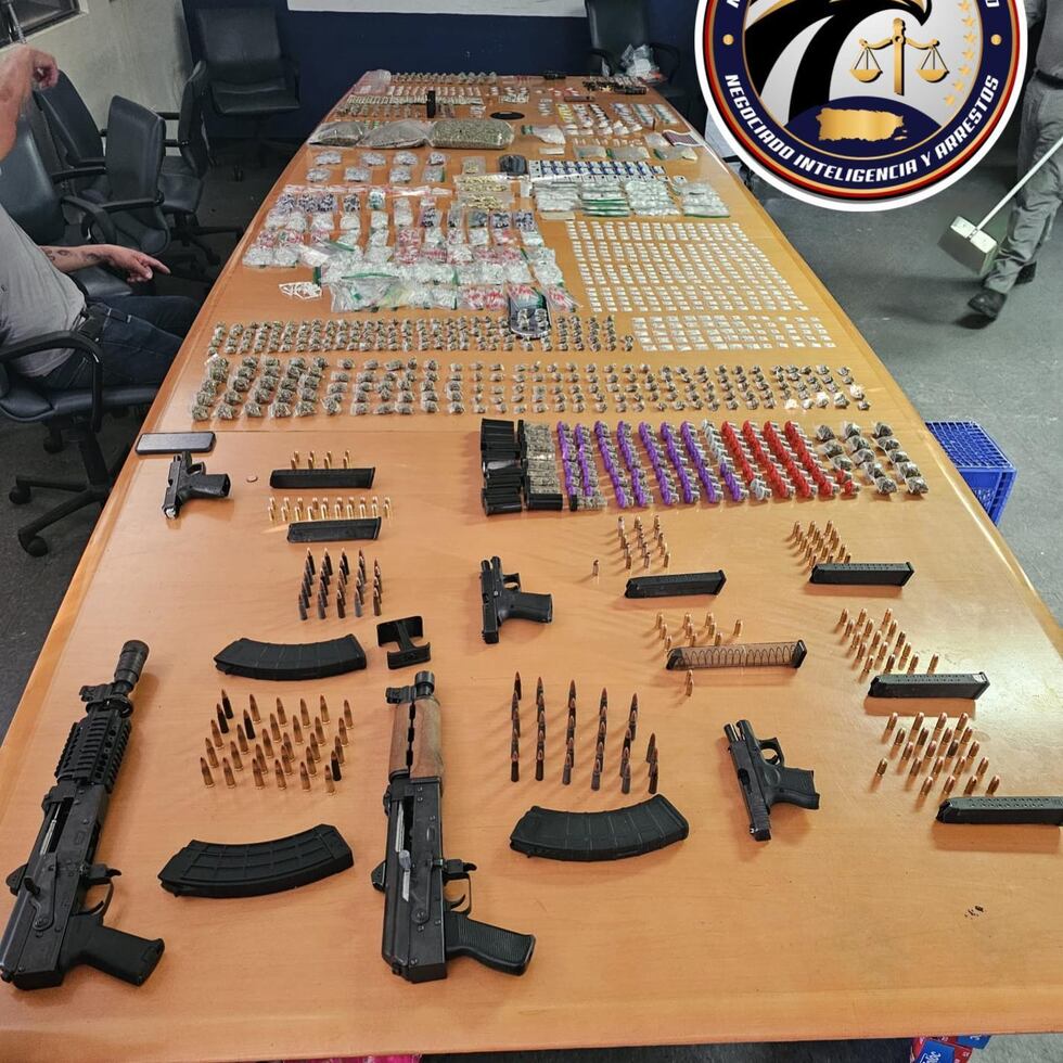 A Rafael Fuentes Ortiz la Policía le incautó varias armas alteradas en su residencia del residencial Vista Hermosa en Puerto Nuevo.