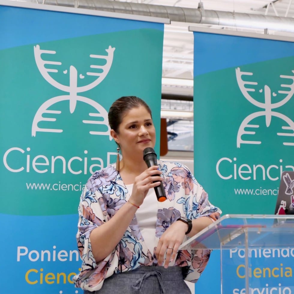 Mónica I. Feliú Mójer es la directora de la Unidad de Participación Pública en la Ciencia para CienciaPR.