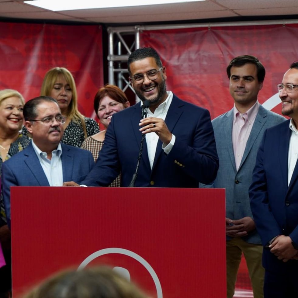 Jesús Manuel Ortiz junto al recién nombrado secretario general del PPD, Juan Luis Camacho Semidei, a la derecha.