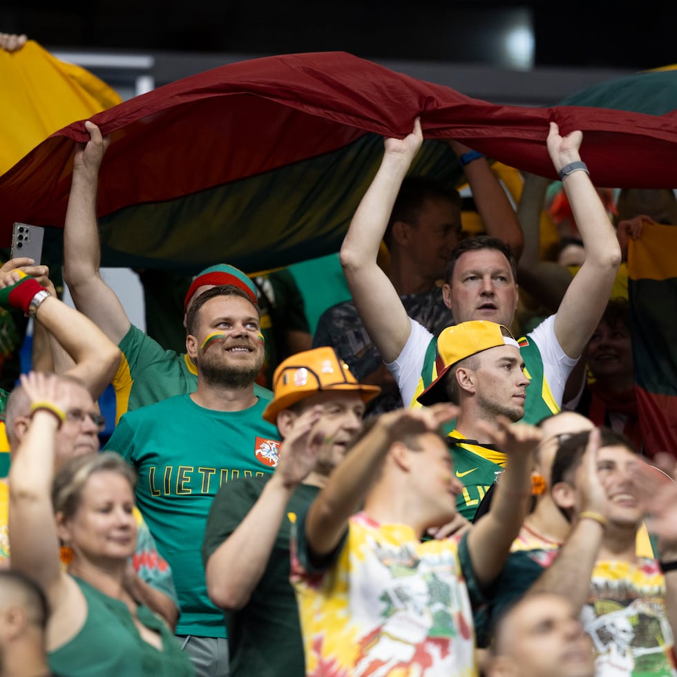 Lithuanian fans make themselves felt in the stands at the "Choliseo".